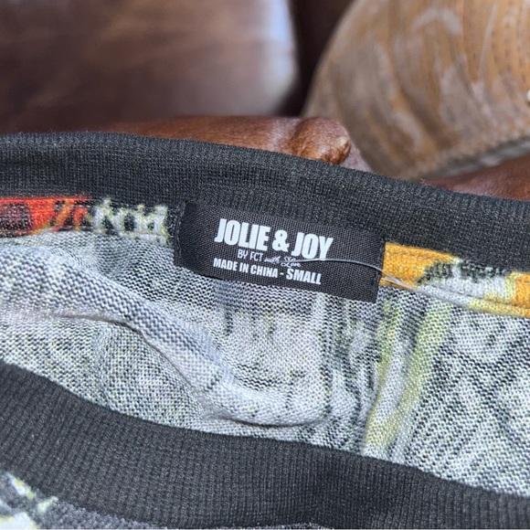 Womens pullover top graffiti print size small NWT - Picture 5 of 8